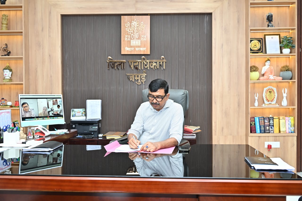 जमुई जिला पदाधिकारी नवीन की अध्यक्षता में सिमुलतला आवासीय विद्यालय प्रबंध समिति की 29 वीं उच्चस्तरीय बैठक संपन्न